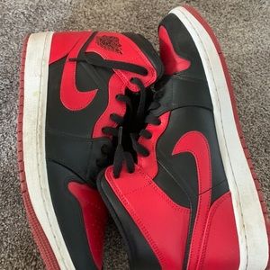 Jordan 1 mid “Banned” size 9